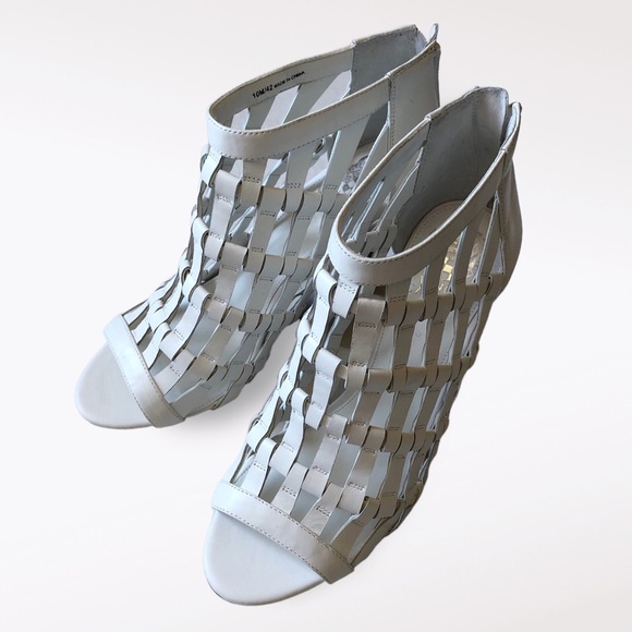 Vince Camuto Aventha White Woven Peep Toe Ankle Boots Booties New 10 - Picture 5 of 12